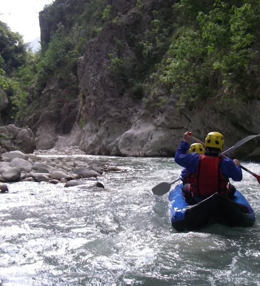 Kayak hot-dog sur le Verdon dans Le Val d'Allos